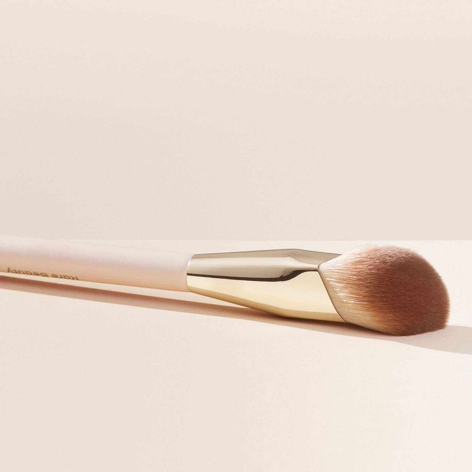 Foundation sales brush traducción