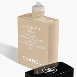 Chanel Vitalumiere Aqua Fresh And Hydrating Crm Compact M/U SPF15 # 32 Beige  Rose buy to Japan. CosmoStore Japan