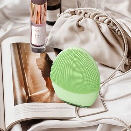 LUNA™ 4 - Dispositivo inteligente de limpieza facial y masaje reafirmante