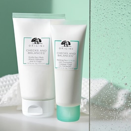 Checks and Balances™ Polishing Face Scrub - Esponja 