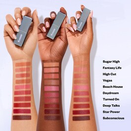 Weightless Lip Color - Lápiz de labios nutritivo satinado