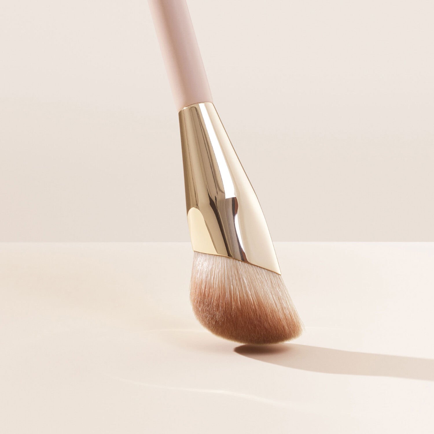 Foundation brush traduccion 2025