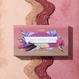 Paleta Hoola & WANDERful World - paleta de polvo bronceador y colorete