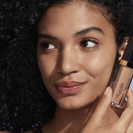 Corrector Futurist Soft Touch Brightening Skincealer Concealer