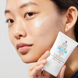 Ultra Light Daily UV Defense Aqua - Gel Protección Solar Facial 