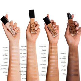 Natural Radiant Longwear Foundation - Base de maquillaje
