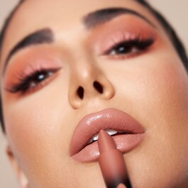 Pintalabios Nude - Barra de labios Power Bullet Cream Glow