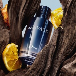 Sauvage - Eau de toilette para hombre - Notas picantes, amaderadas y ambarinas