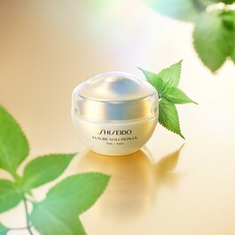 Future Solution LX - Crema de día protectora antiedad  SPF20