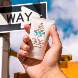 Ultra Light Daily UV Defense Aqua - Gel Protección Solar Facial 