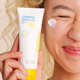Clearing Defense SPF30 - Hidratante matificante protección SPF30