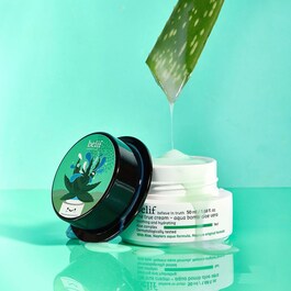 The True Cream Aqua Bomb Aloe Vera -Gel Aloe Vera calmante e hidratante
