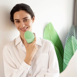 LUNA™ 4 - Dispositivo inteligente de limpieza facial y masaje reafirmante