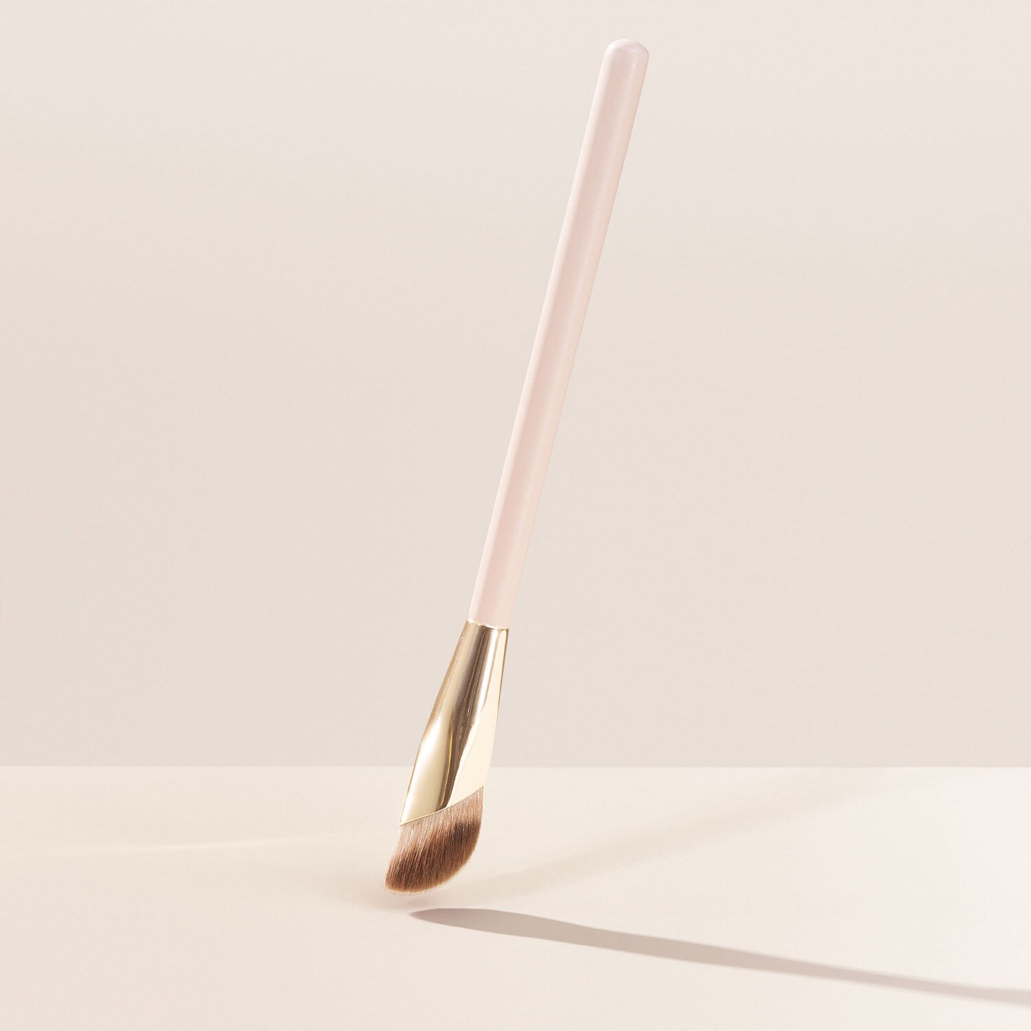 Liquid Touch Concealer Brush de Rare Beauty ≡ SEPHORA