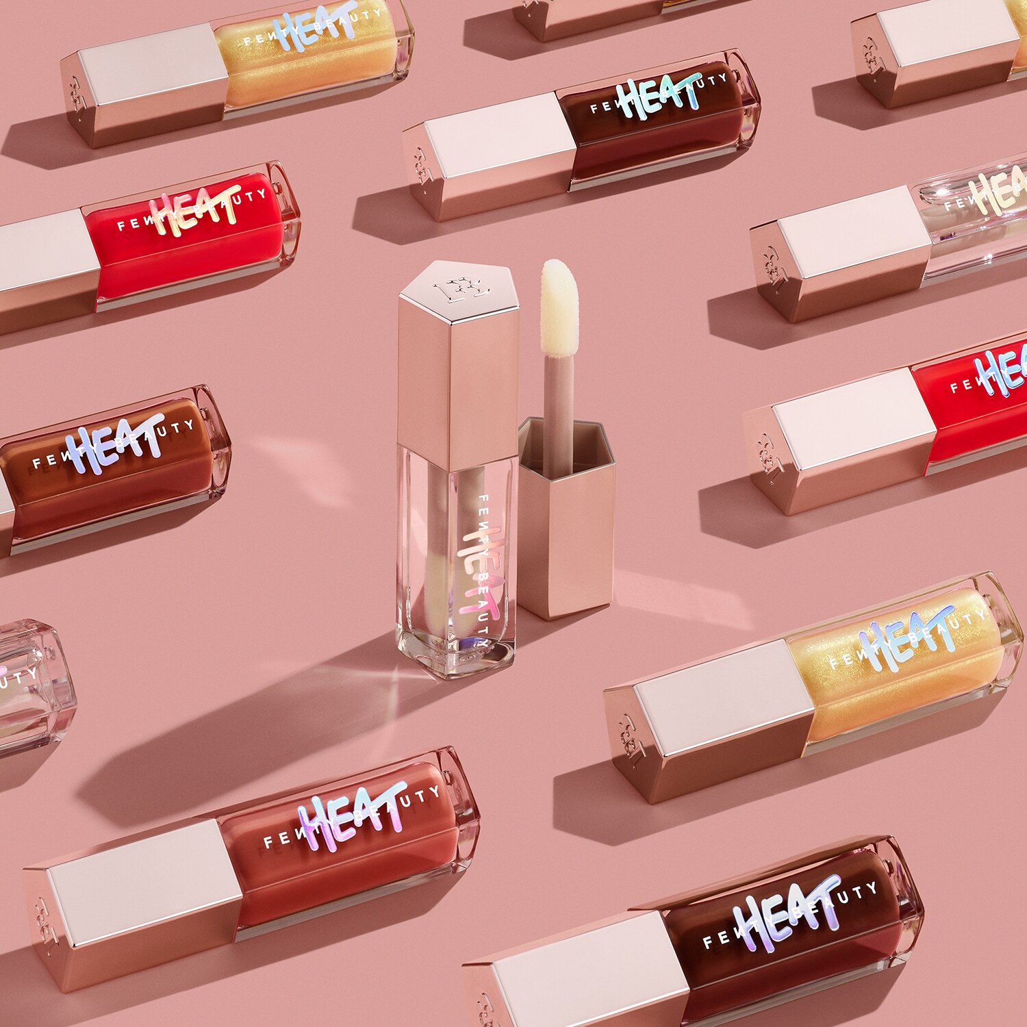 Gloss Bomb Heat Iluminador y relleno de labios universal of FENTY