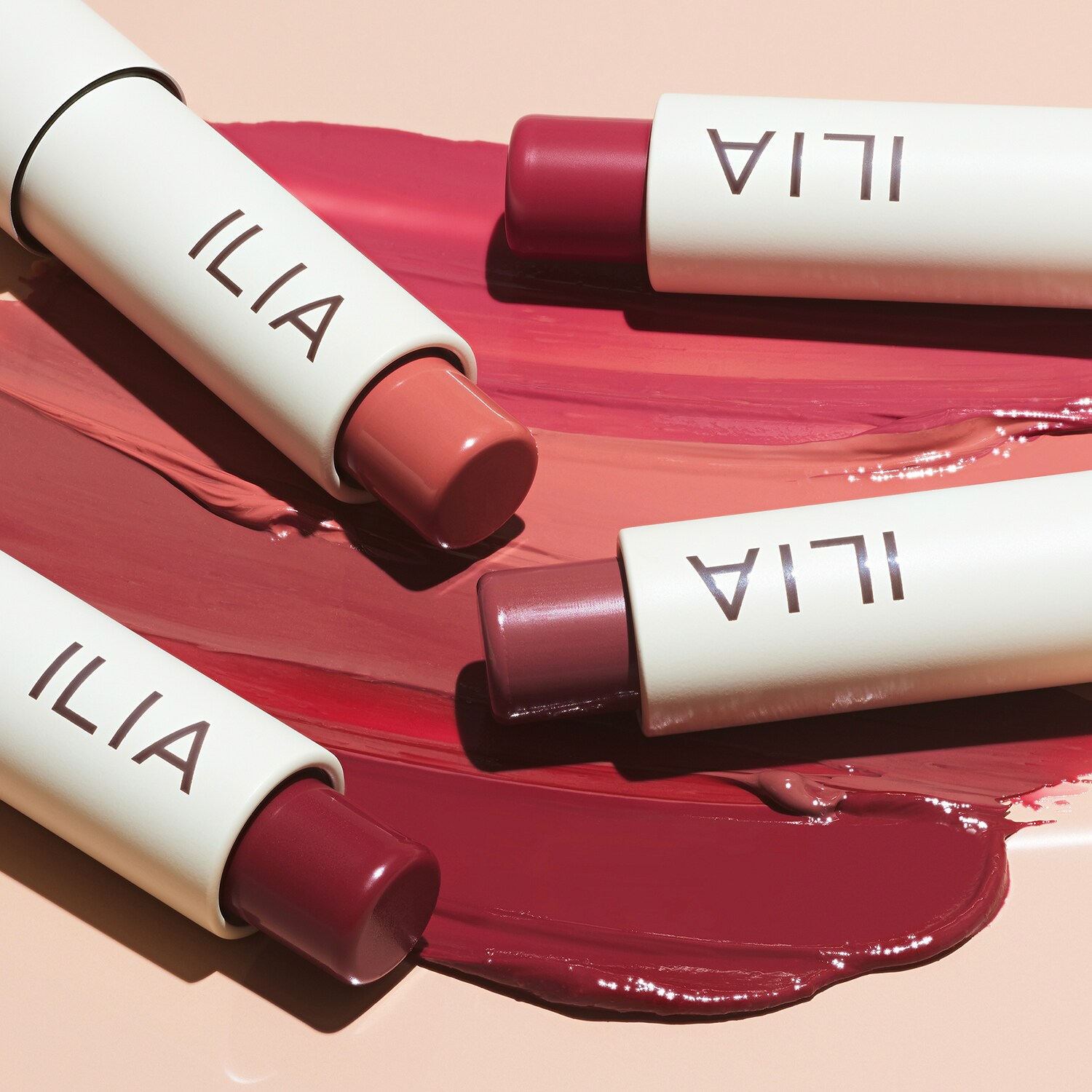 Balmy Tint Hydrating Lip Balm Bálsamo Labial de ILIA ≡ SEPHORA